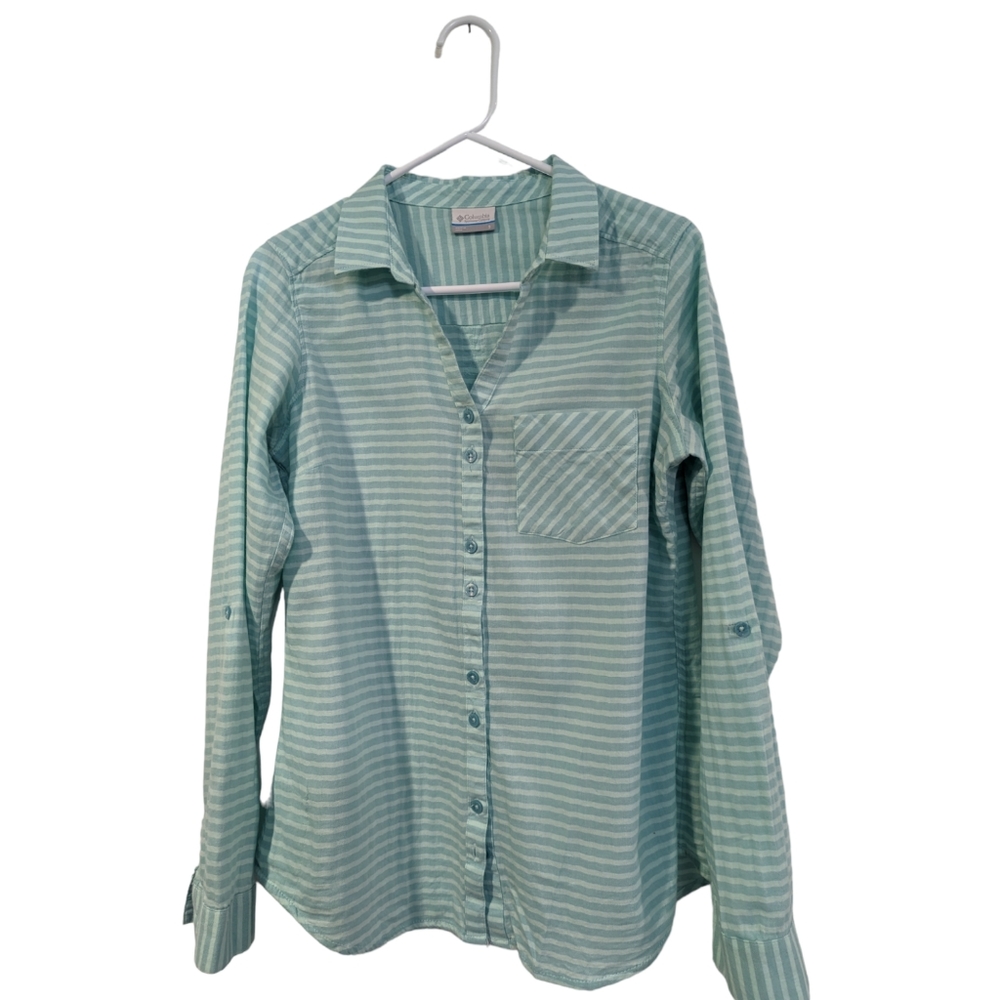 Columbia long sleeve shirt. Light mint green and white. Small-medium size